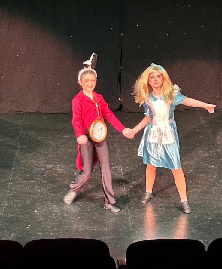 Ballet duet performance in spotlight